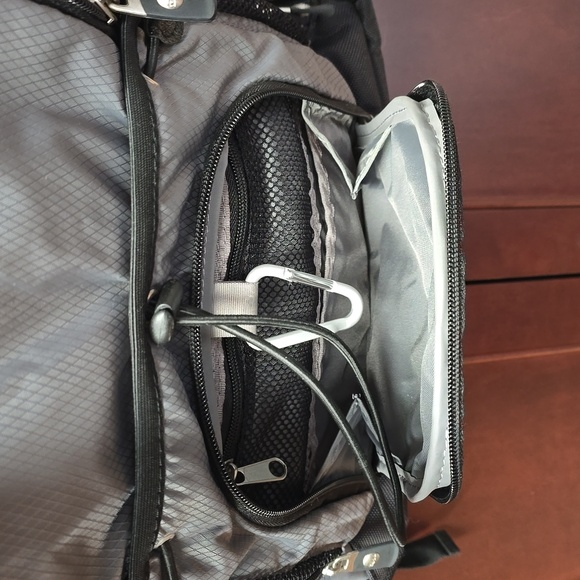 2XHOSTPICK. Like New. Dell Black/Gray Laptop Heavy Duty Backpack w/Multi Pockets - Picture 5 of 10